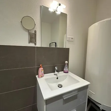 # Le 3 # Joli T3 Centre, Neuf, Calme Et Equipe Apartment