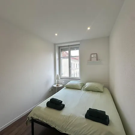 # Le 3 # Joli T3 Centre, Neuf, Calme Et Equipe * Miluza