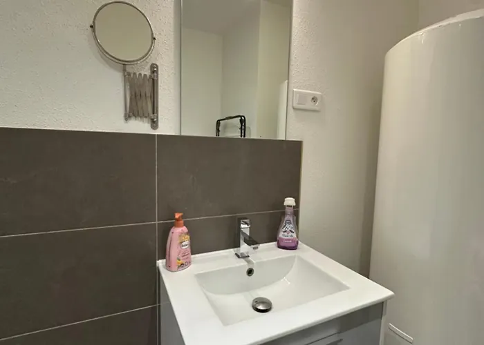 # Le 3 # Joli T3 Centre, Neuf, Calme Et équipé Appartement